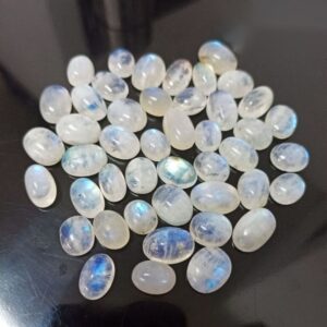 Moonstone – The Stone of Intuition, Healing, and Inner Harmony