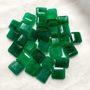 Emerald Gemstone – The Stone of Wisdom, Prosperity, and Healing